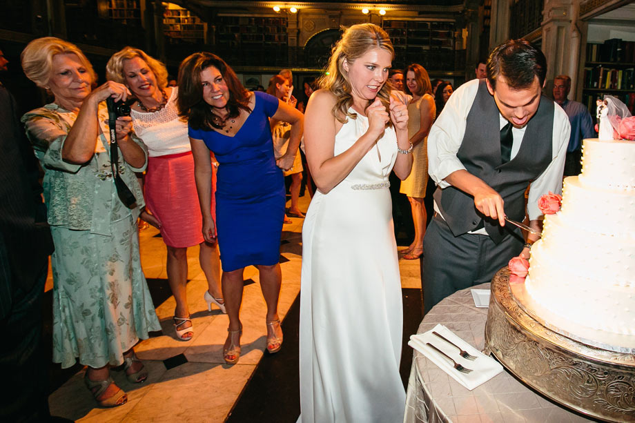 bride scared of cutting cake
