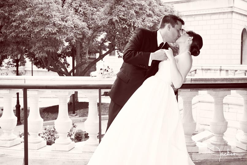 bride and groom in mount vernon