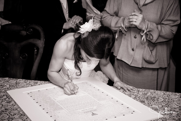 bride signing ketubah