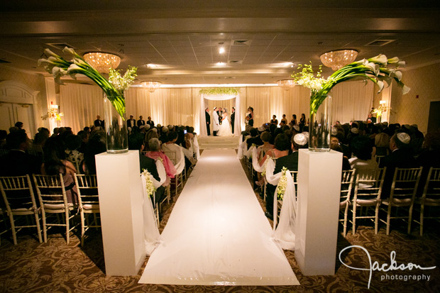 jewish ceremony with calla lilies at woodholme