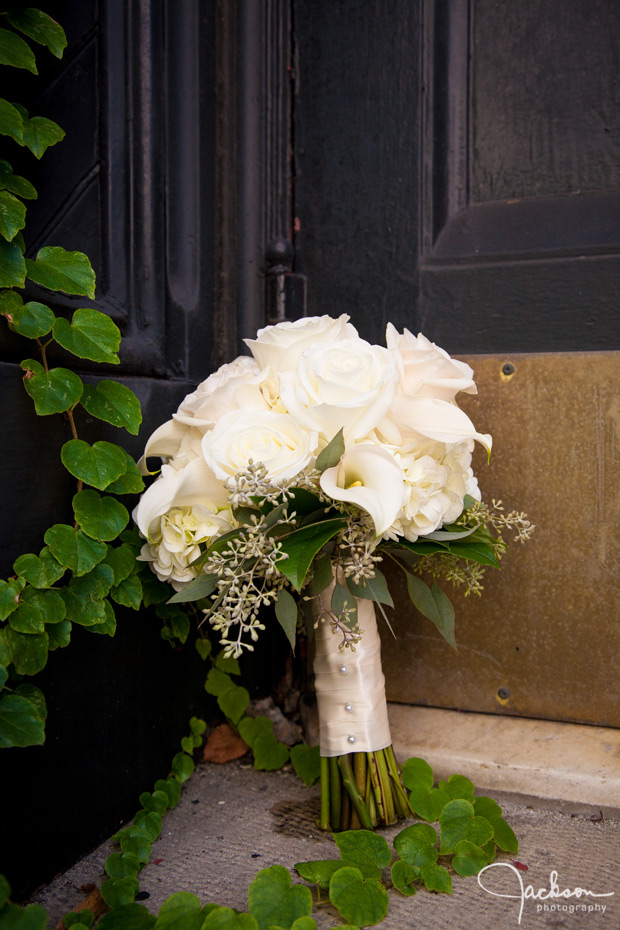 cream color rose green bouquet