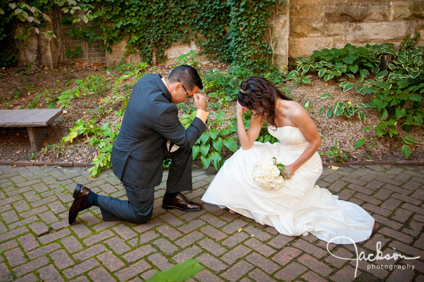 wedding couple tebowing