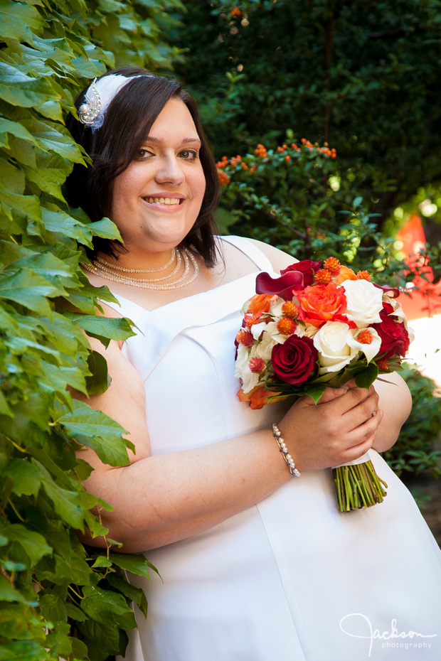 bride with bright bouquet in ivy