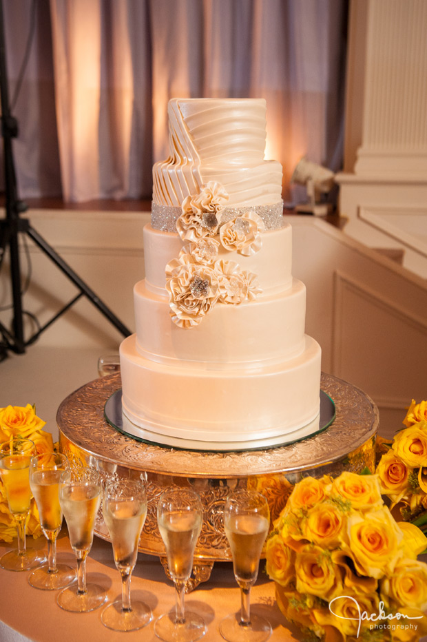 flower and beaded round wedding cake
