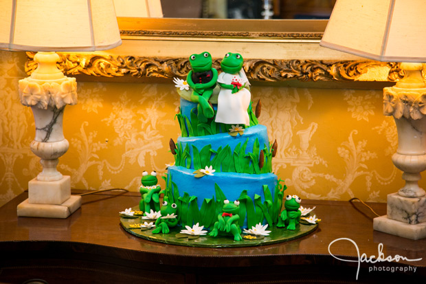 green frog cake
