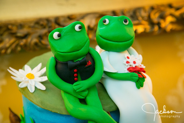 detail of green frog cake