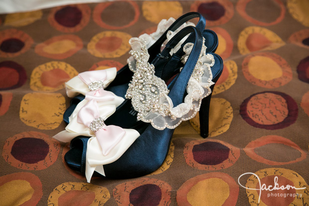 deep green bride shoes with white lace